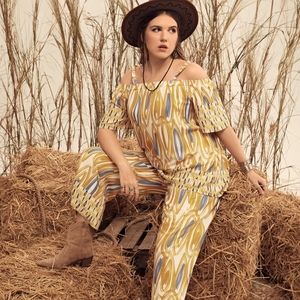 SHEIN- Plus size shoulder allover print Top & Pants set